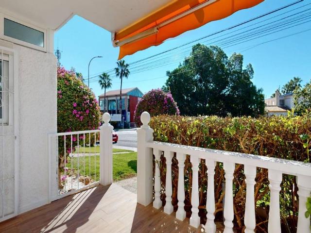 Casa adosada en Venta en Villamartín Las Filipinas