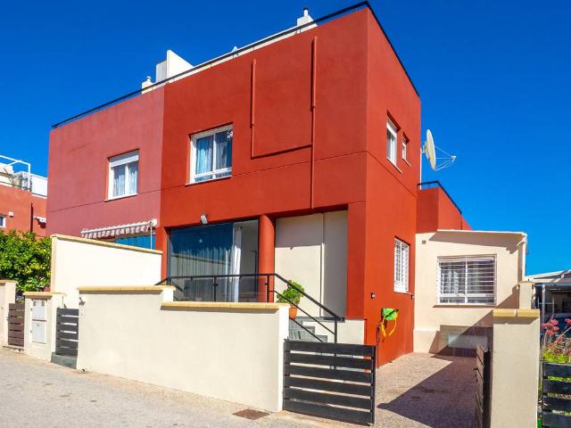Casa adosada en Venta en Villamartín Las Filipinas