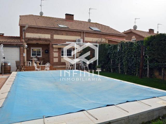 Casa adosada en Venta en Villanueva de la Torre