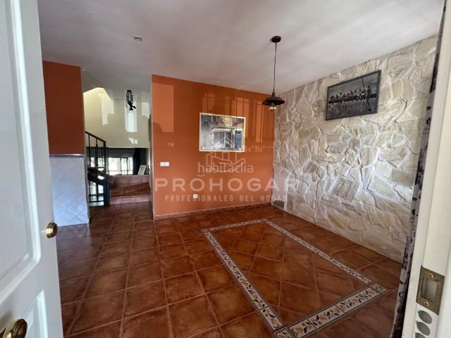 Casa adosada en venta en Villanueva de la Torre. Espectacular Casa con Jardín, Solárium y Altas Calidades. Casas adosadas Villanueva de la.