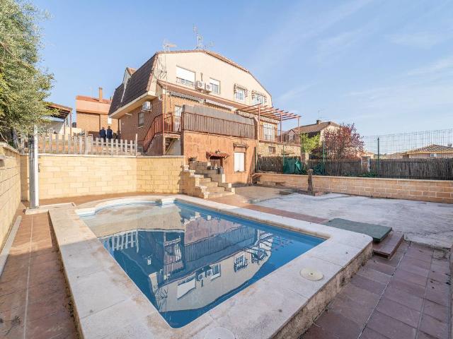 Casa adosada en Venta en Villanueva de Perales