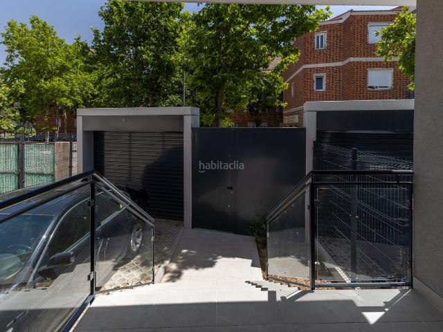 Casa adosada en venta en Villanueva del Pardillo, Centro. Alvaria vende exclusivo chalet adosado con piscina privada a estrenar en Villanueva del Pardillo. Casas adosadas Villanueva del.