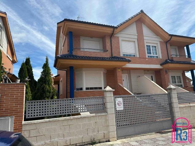 Casa adosada en Venta en Villaquilambre