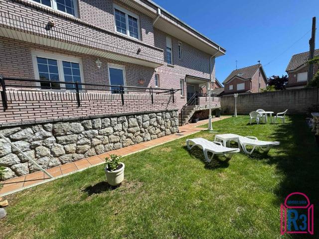 Casa adosada en Venta en Villaquilambre