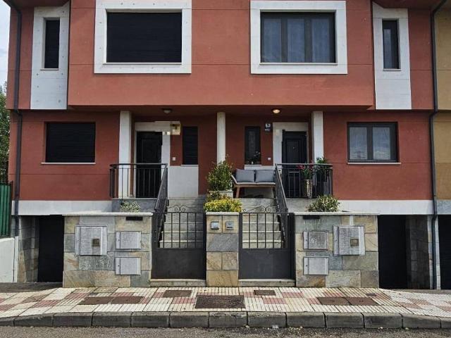 Casa adosada en Venta en Villaquilambre