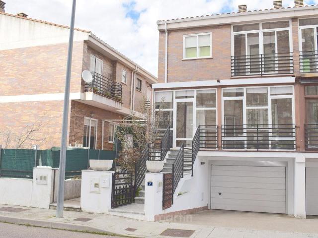 Casa adosada en venta en Villares de la Reina. Chalet adosado impecable en Villares de la Reina. Casas adosadas Villares de la.