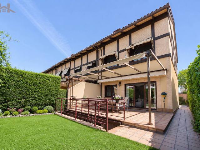 Casa adosada en Venta en Viñas Viejas
