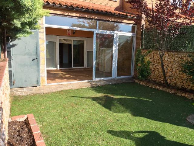 Casa adosada en Venta en Yebes Pueblo