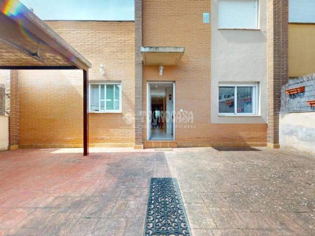 Casa adosada en Venta en Yebes Pueblo