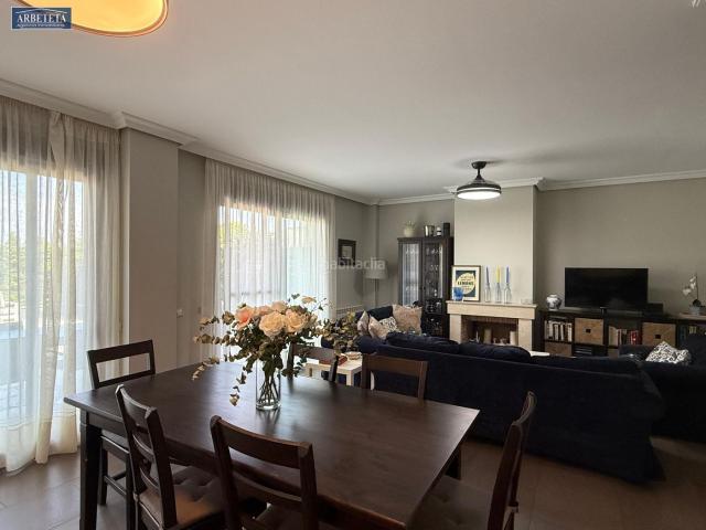 Casa adosada en venta en Yebes, Yebes Valdeluz. INMOBILIARIA ARBETETA VENDE CHALET EN VALDELUZ. Casas adosadas.