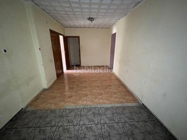 Casa adosada en venta en Yecla. Venta de Casa Adosada en Calle Quevedo Nº 58 Yecla MurciaOPORTUNIDAD ÚNICA EN YECLA! CASA A REFORMAR CON ENCANTO Y POSIBILIDADES I. Casas adosadas.