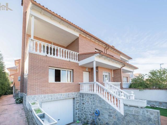 Casa adosada en Venta en Yeles