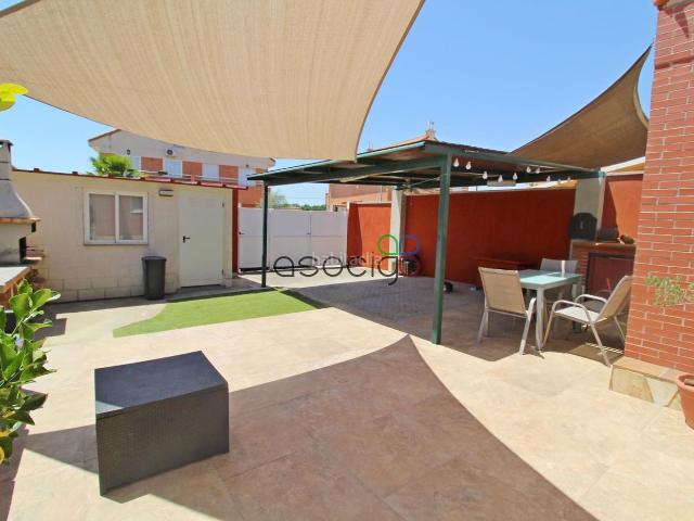 Casa adosada en venta en Yunquera de Henares. C. RIOJA. Casas adosadas Yunquera de.