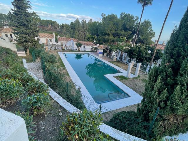 Casa adosada en Venta en Zona Centro Comercial Torrequebrada