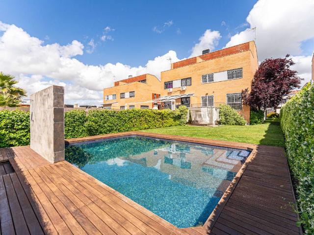 Casa adosada en Venta en Zona Europa