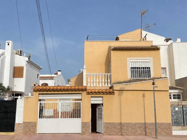 Casa adosada en Venta en Zona los Frutales