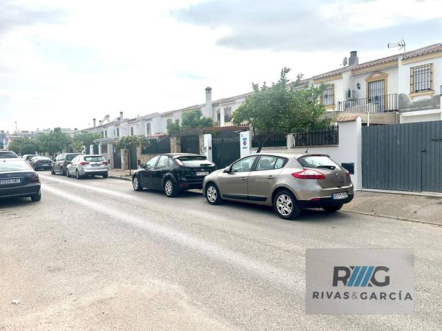 CASA ADOSADA EN VENTA EN ZONA NORESTE