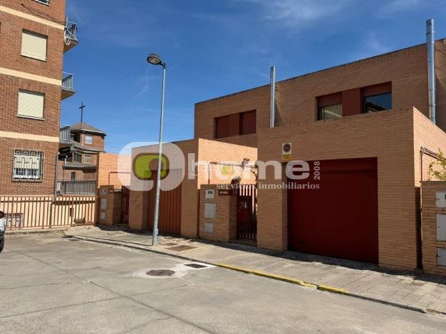 Casa adosada en venta en Zamora, Los Bloques. Adosado zona Hospital. Casas adosadas.