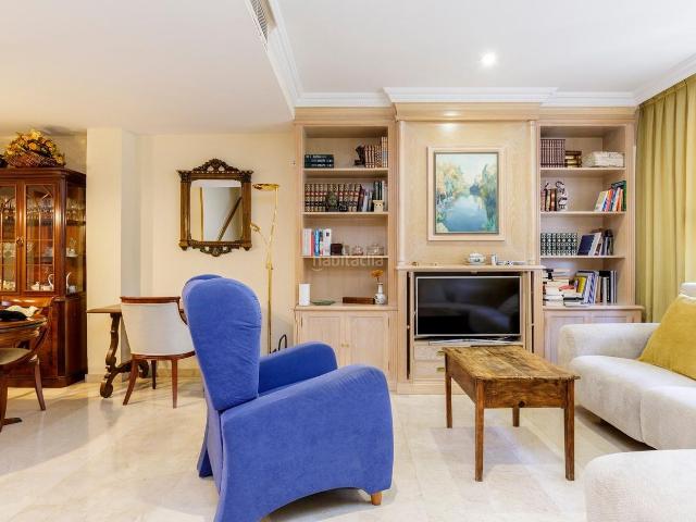 Casa adosada en venta en Zaragoza, Oliver. ADOSADO EN VENTA EN C ANGELA BRAVO ORTEGA MIRALBUENO. Casas adosadas.