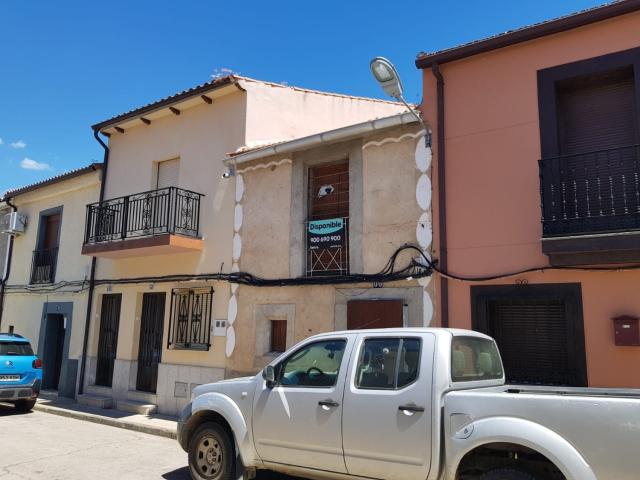 Casa adosada en venta en Zarza la Mayor
