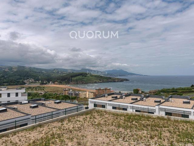 Casa adosada en venta en Zierbena. Precioso Adosado Con Expectaculares Vistas Al Cantabrico ubicado en Zierbana Muskiz. Casas adosadas.