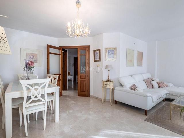 Casa adosada en venta en Zubia La, La Zubia Ciudad. Pareado en esquina en La Zubia con piscina comunitaria!. Casas adosadas Zubia.
