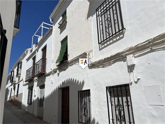 Casa adosada en Venta en Zuheros