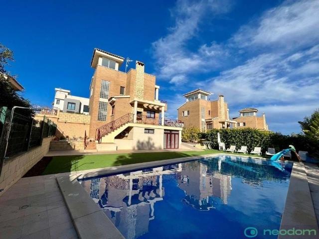 Casa adosada en venta la Nucia, España