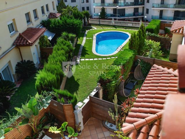 Casa adosada en venta. LLORET DE MAR