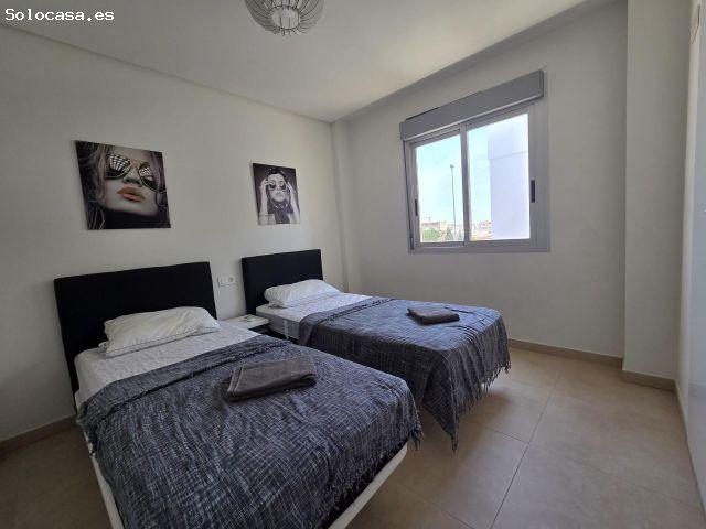 CASA ADOSADA ESTILO MODERNO EN LA MEJOR ZONA DE PUNTA PRIMA