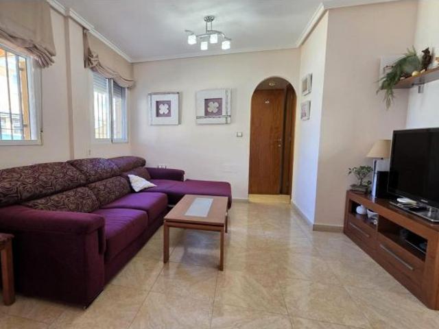 Casa adosada espaciosa y muy bien conservada aprox. 94 m2 + terrazas con pequeño jardín/terraza, a