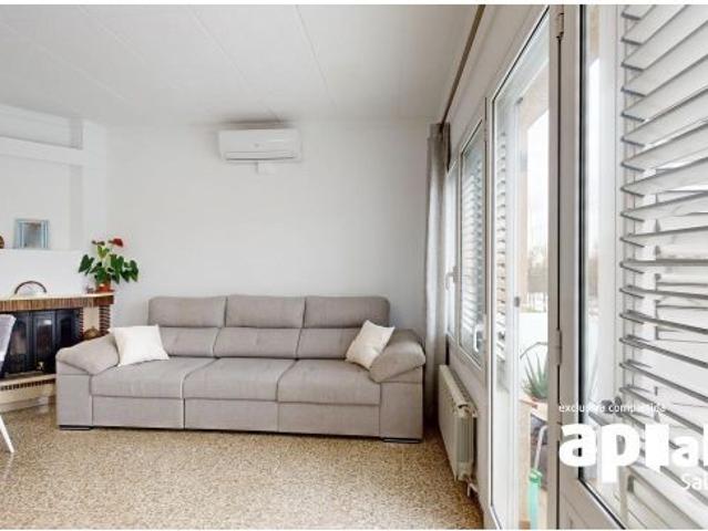 CASA ADOSADA IDEAL PARA DOS FAMILIAS CON GARAJE EN BARBERÀ DEL VALLES
