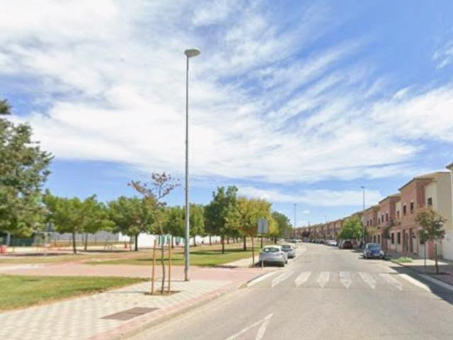 CASA ADOSADA OCUPADA A LA VENTA EN UTRERA