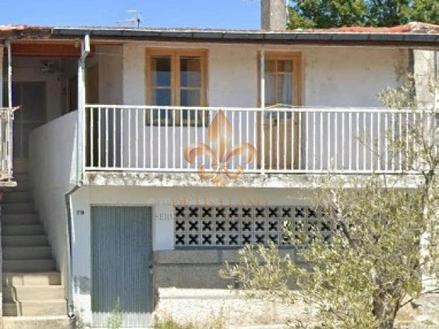 Casa adosada para reformar en lugar de Señorín O Carballiño