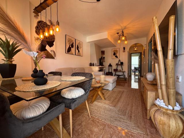 Casa adosada reformada con encanto español y piscina comunitaria en Orihuela Costa