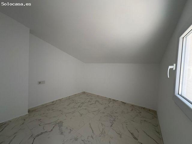 Casa adosada reformada de 3 dormitorios con 2 terrazas y piscina comunitaria | Los Balcones, Torrevi