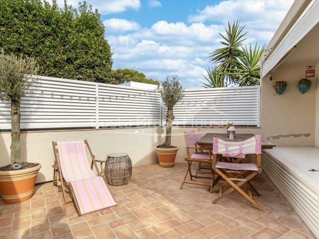 Casa adosada reformada en La Fosca con gran patio terraza y. 59m² La Fosca