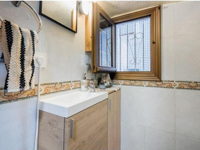 Casa adosada reformada y luminosa aprox. 77 m2 con terrazas orientadas al oeste, aparcamiento en l