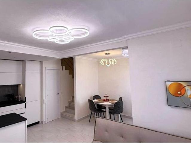 Casa adosada reformada 70 m2 + terrazas en Calas Blancas. Varias terrazas, gran piscina comunitari