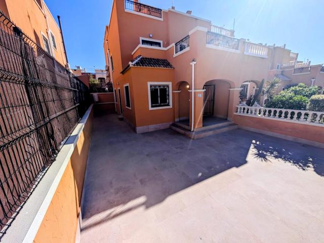 Casa adosada totalmente reformada con 3 terrazas | – Orihuela Costa