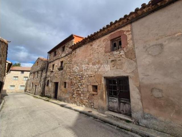 Casa adosada Venta Estriégana, Estriégana