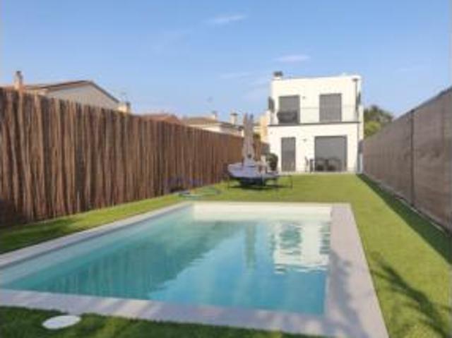 Casa adosada Venta Llagostera, Llagostera