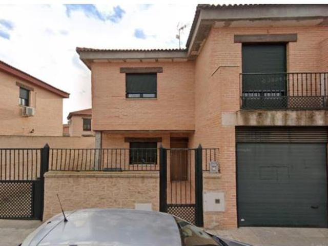 Casa adosada Venta Mora, Mora