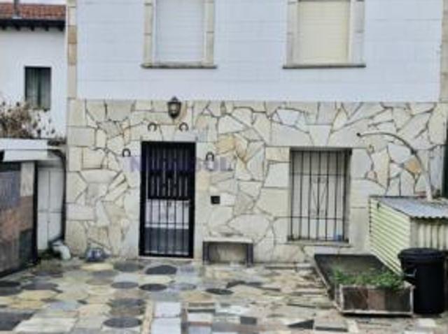 Casa adosada Venta Noja, Centro