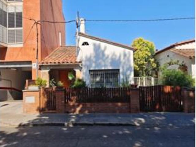 Casa adosada Venta Salt, Veïnat