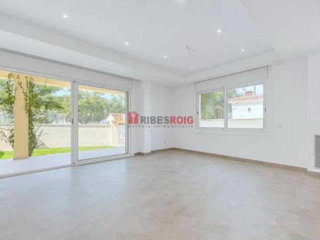 Casa adosada Venta Sant Pere de Ribes, Nucli Urbà