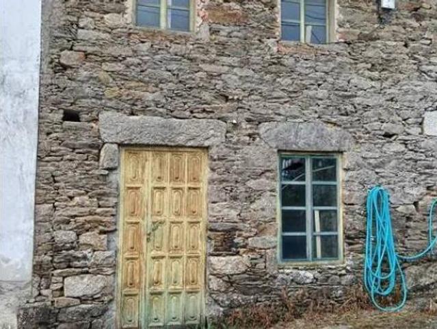 Casa adosada Venta Paderne, Consistorio