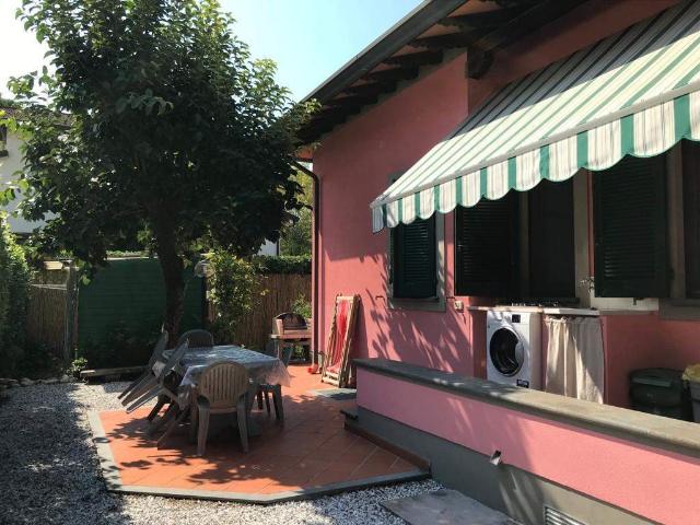CASA AFFIANCATA in AFFITTO a FORTE DEI MARMI