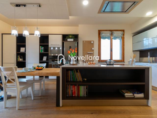 CASA AFFIANCATA in VENDITA a NOVELLARA di 5 vani