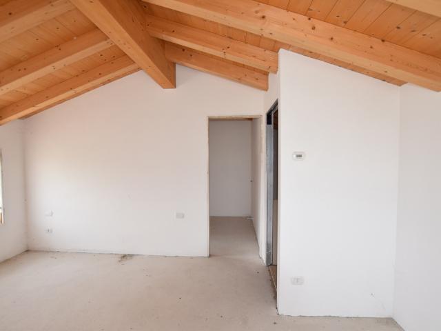 CASA AFFIANCATA in VENDITA a PEDEROBBA di 7 vani